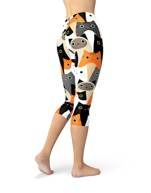Load image into Gallery viewer, Women&#39;s All Over Print Cats Capri Leggings
